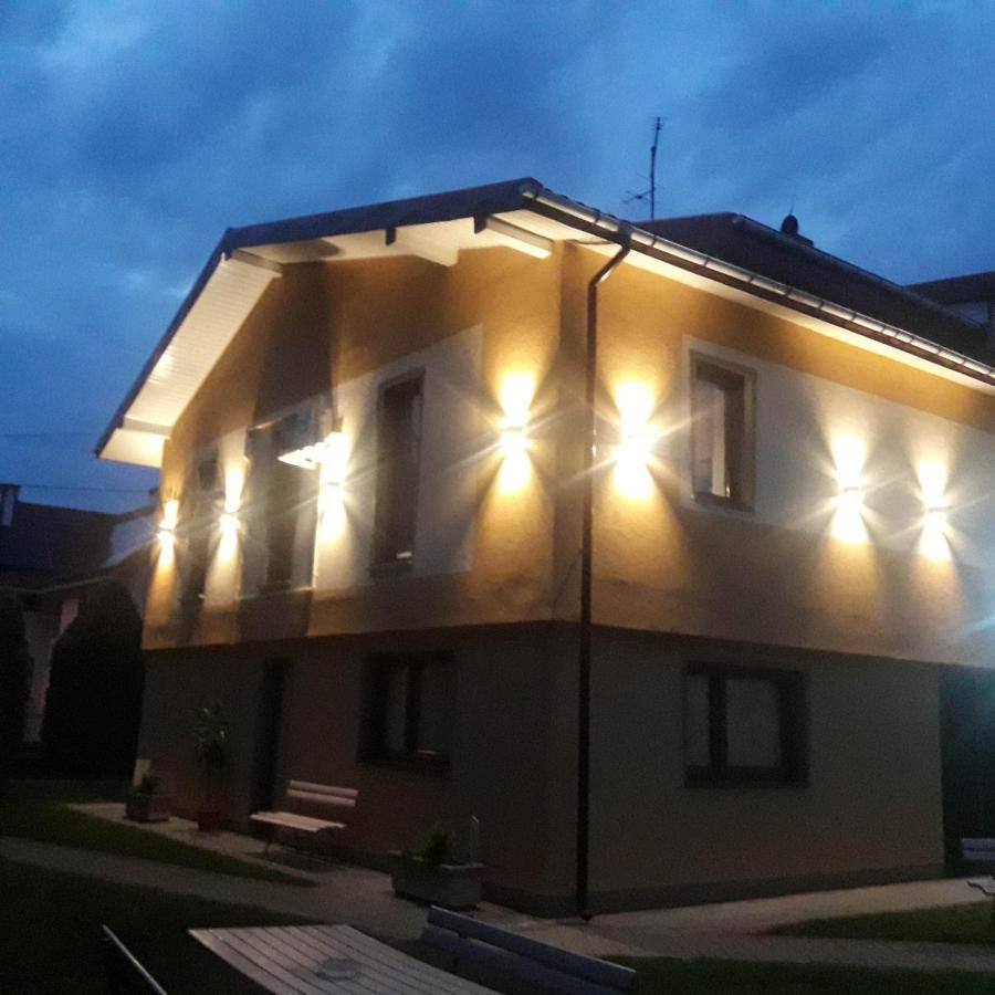 Noclegi I Restauracja Gracja Belchatow Bagian luar foto
