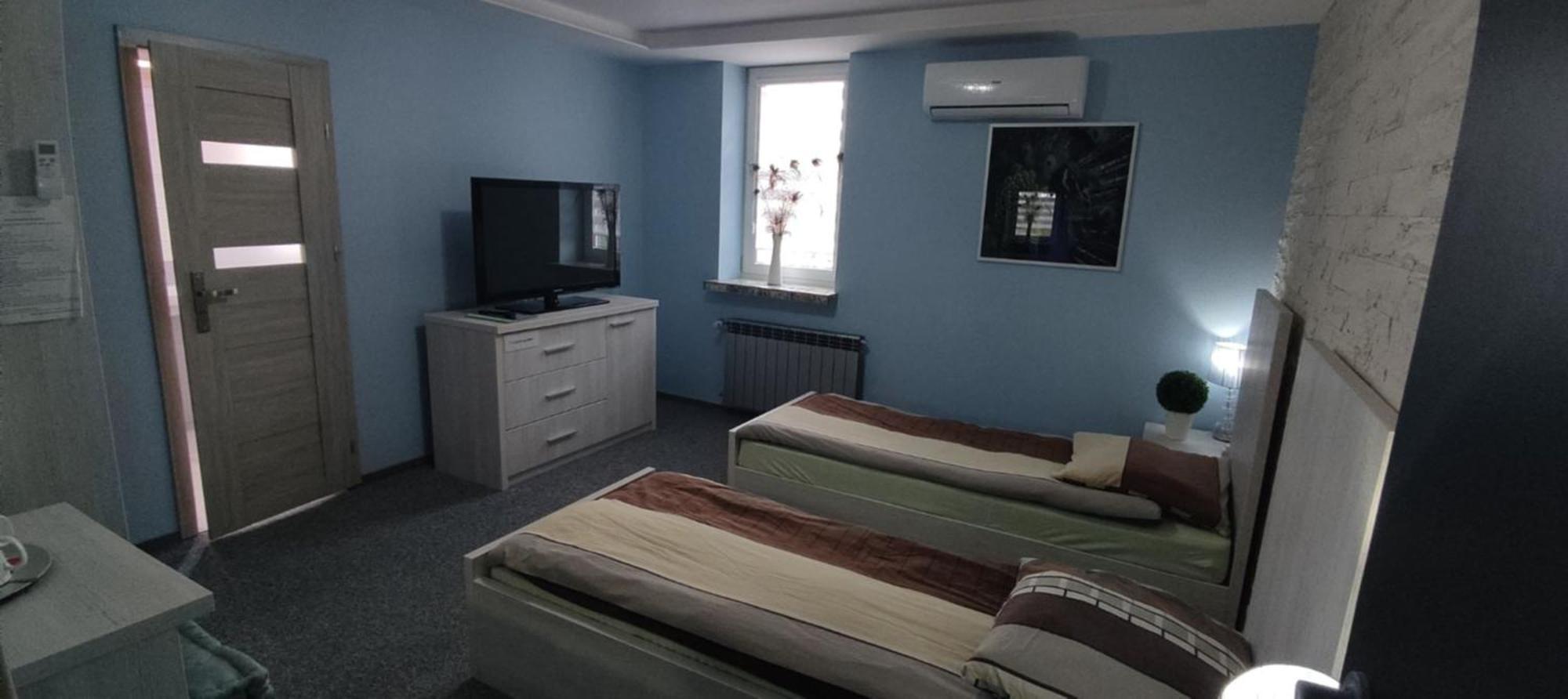 Noclegi I Restauracja Gracja Belchatow Bagian luar foto