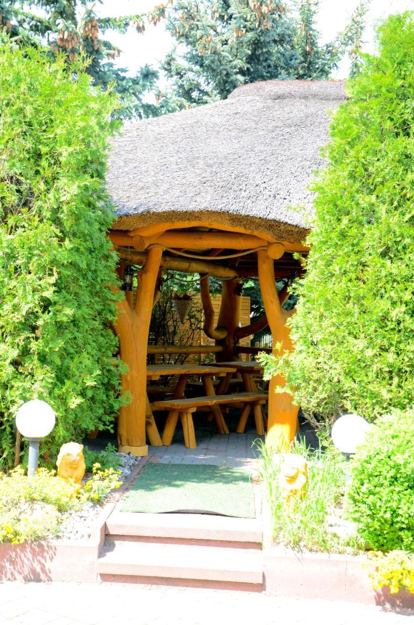 Noclegi I Restauracja Gracja Belchatow Bagian luar foto